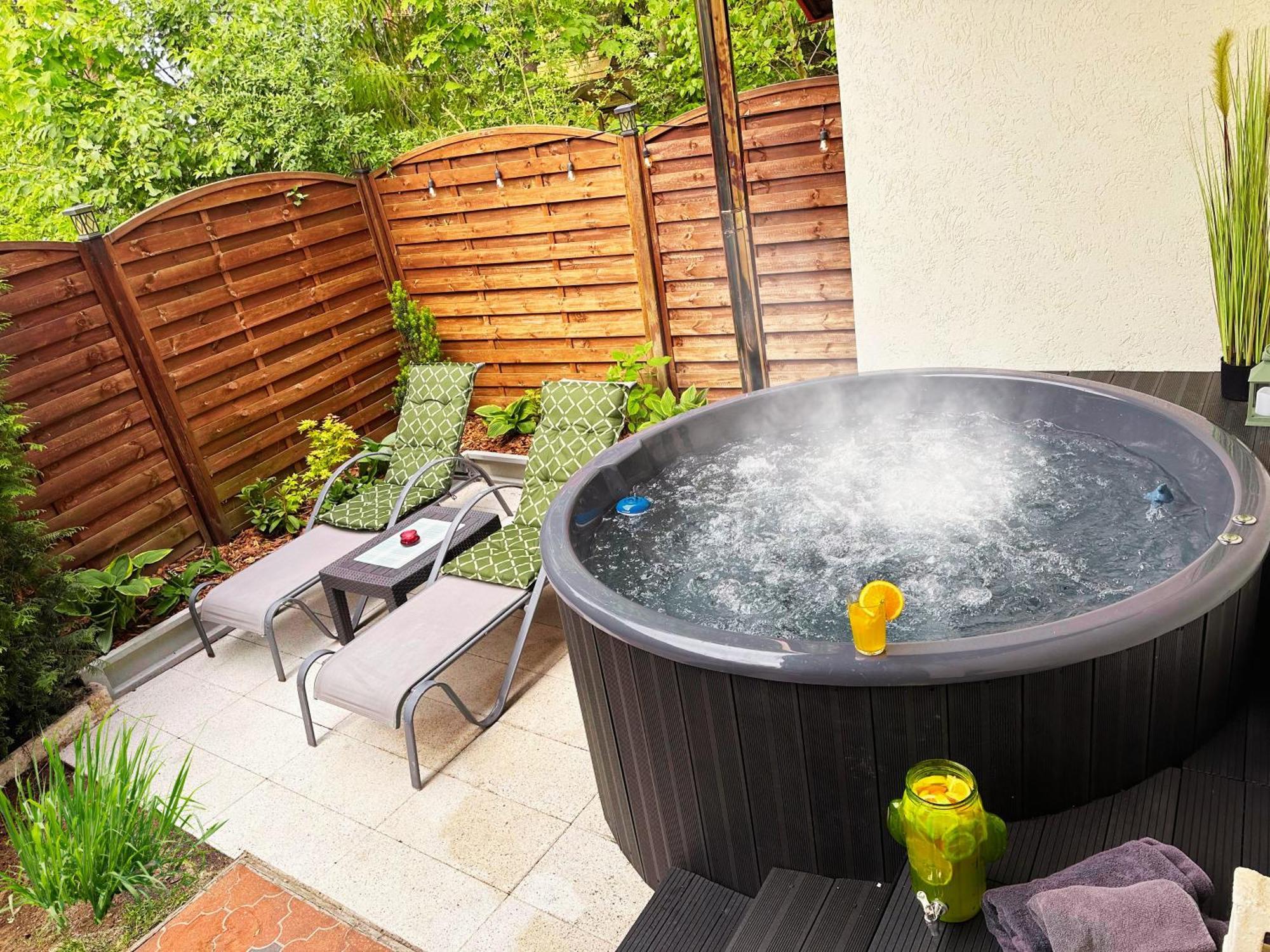 Domek Kamien Nad Jeziorem Z Jacuzzi Jelenska Huta 外观 照片